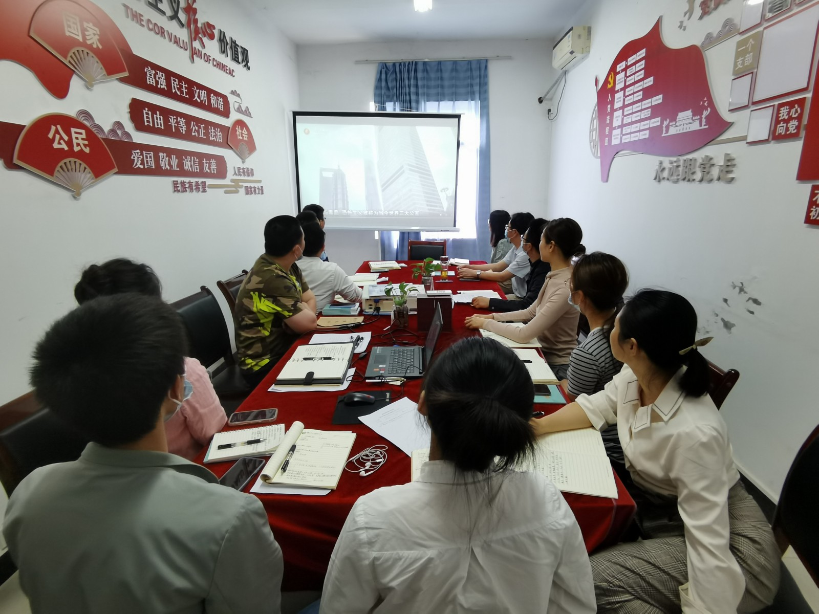 2022.4.13反邪教警示教育进校园.jpg 2022.4.13反邪教警示教育进校园.jpg